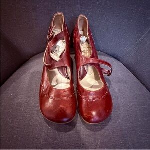 John Fluevog Operetta Malibran Mary Jane heels in red burgundy. size 10.5